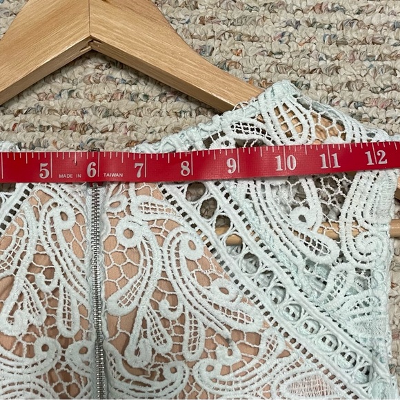 Lulu’s lace dress - Picture 10 of 12